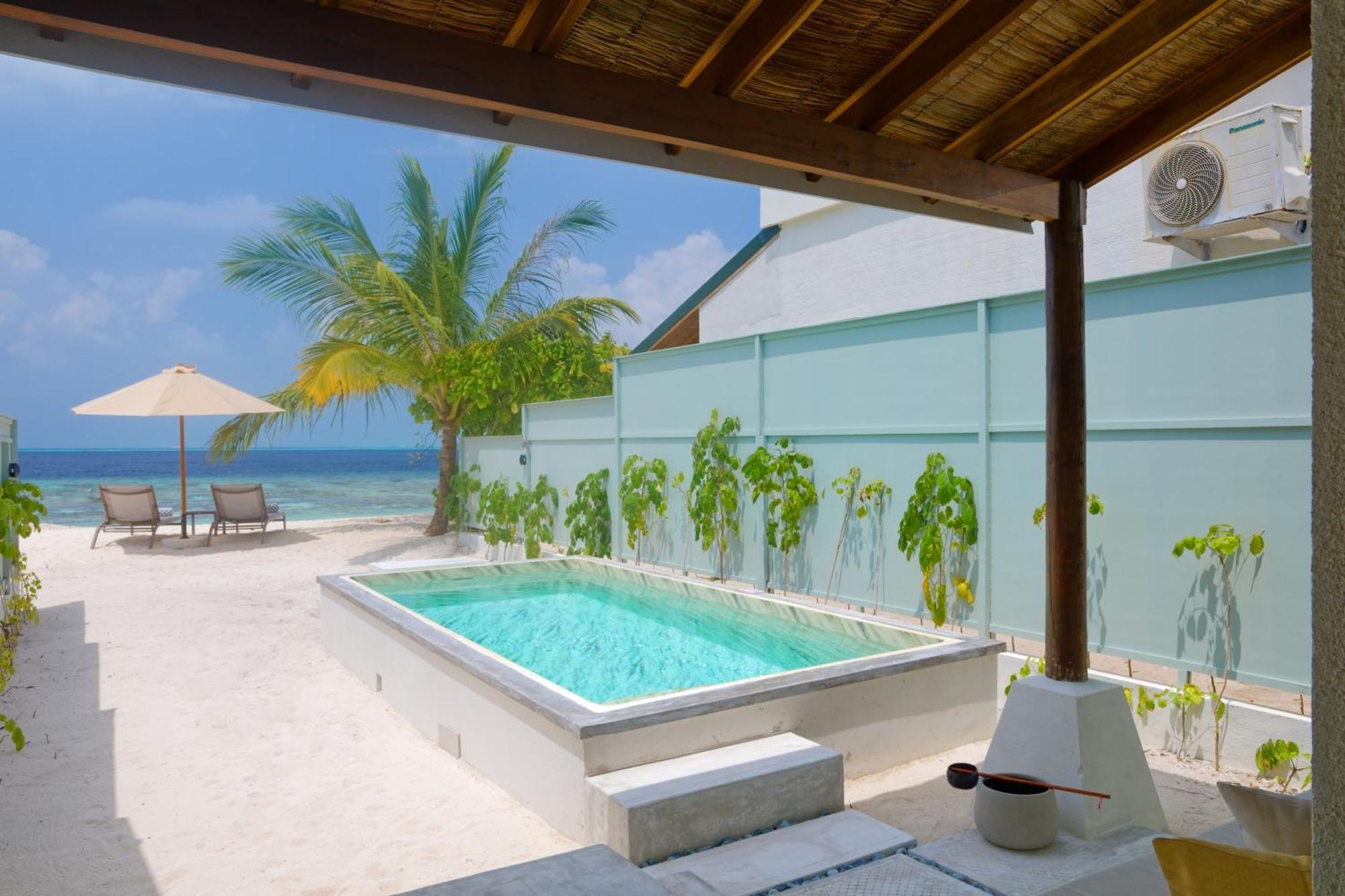 Deluxe Beach Villa Pool